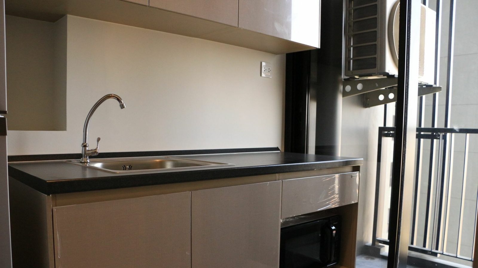 1 Bedroom Condo for rent at The Politan Rive — photo 5