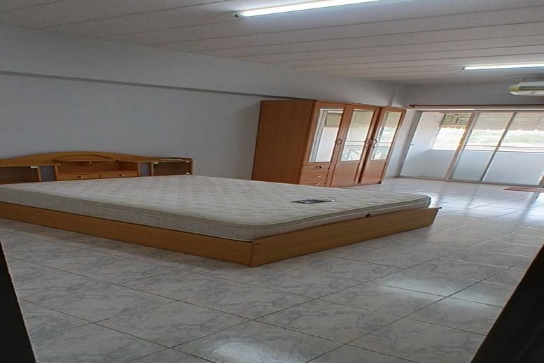 Studio Condo for rent at Saranya Place — photo 3