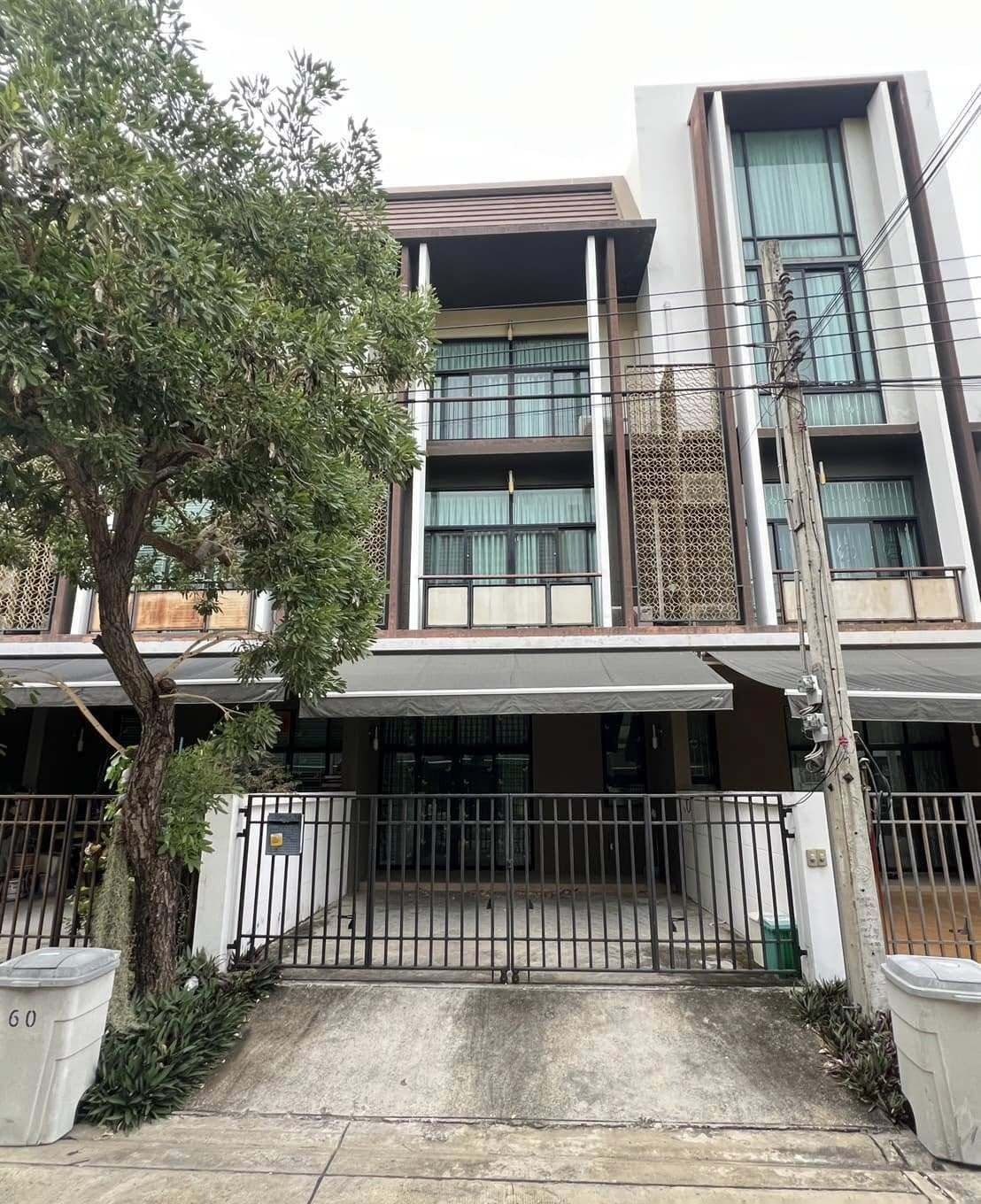 3 Bedroom Townhouse for rent at Flora Wongsawang