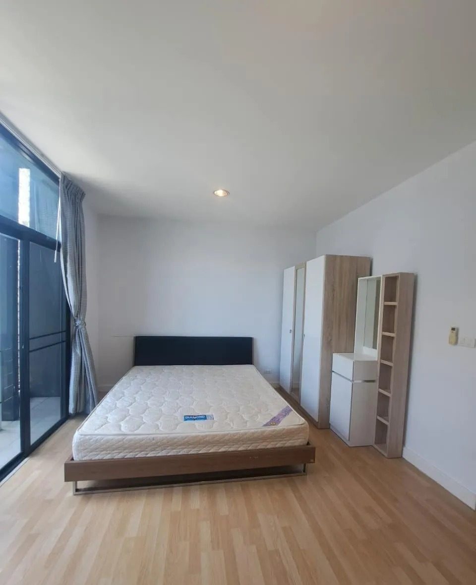 3 Bedroom Townhouse for rent at Flora Wongsawang — photo 4