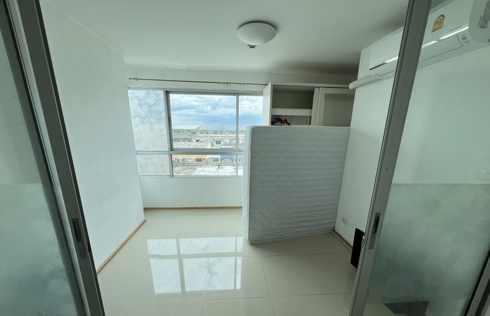 1 Bedroom Condo for rent at D Condo Rattanathibet — photo 4