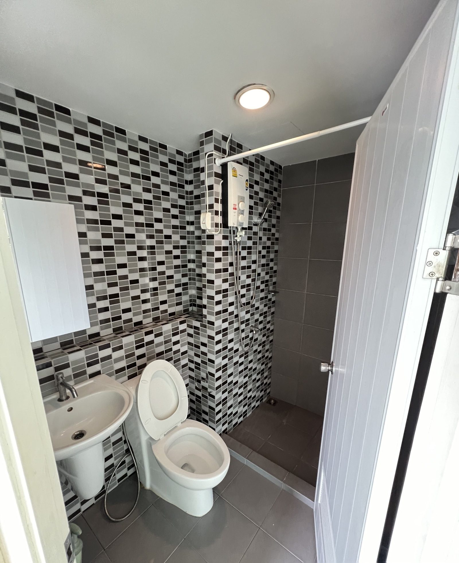 1 Bedroom Condo for rent at D Condo Rattanathibet — photo 5
