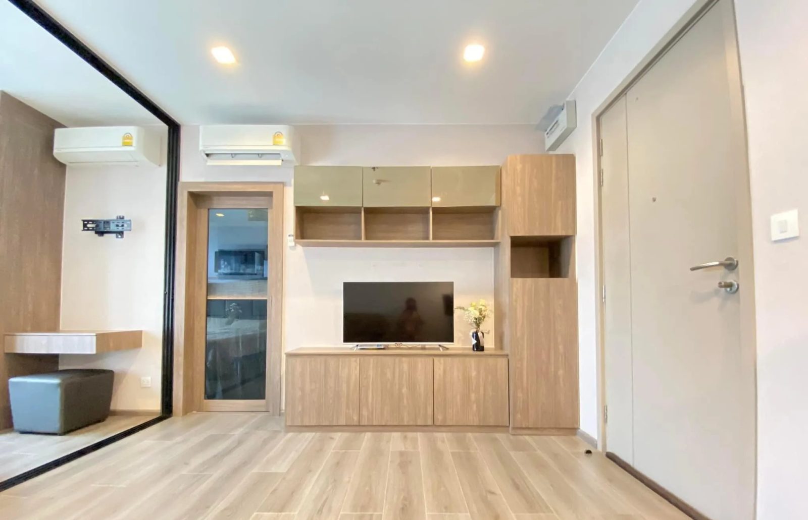 1 Bedroom Condo for rent at The Politan Rive — photo 3