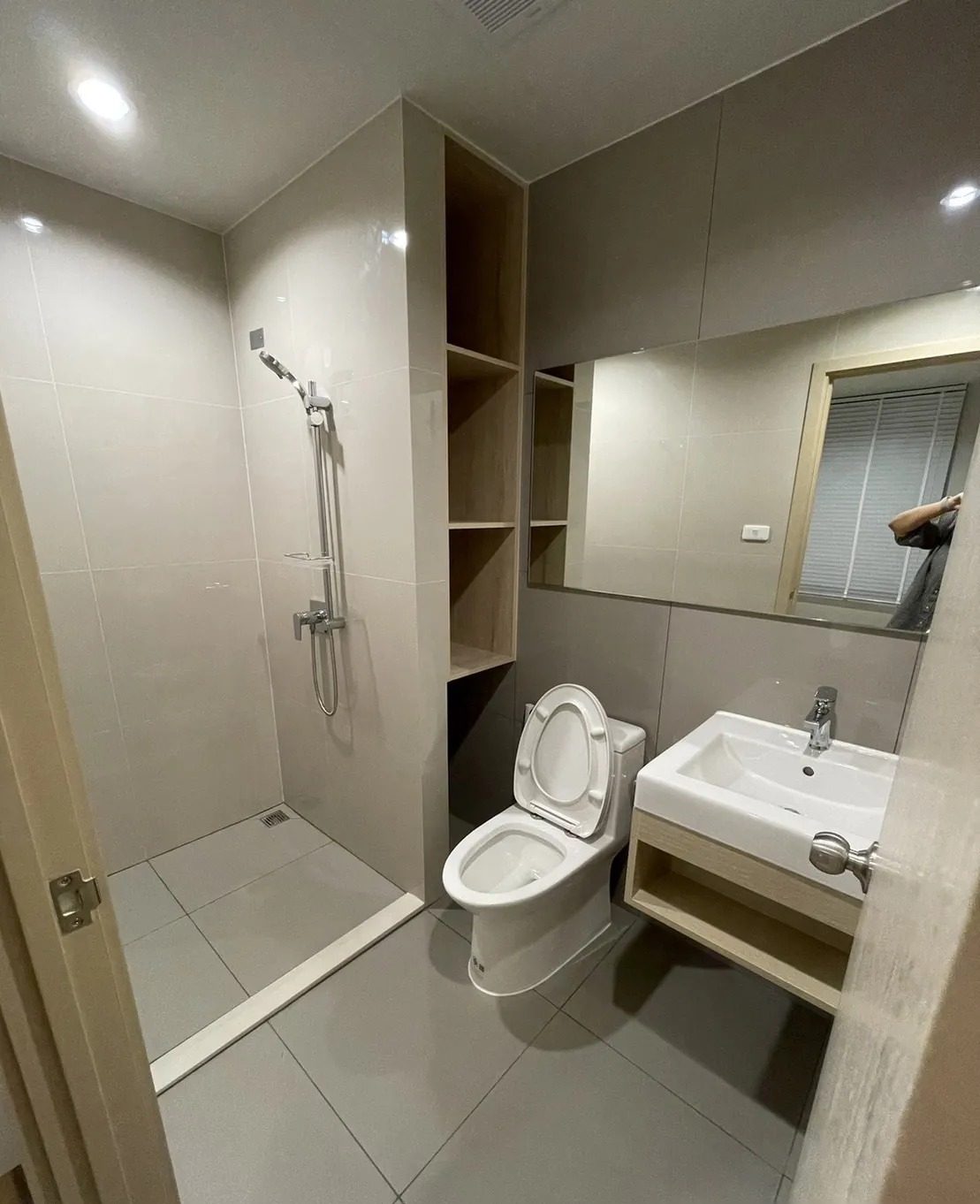 1 Bedroom Condo for rent at Nue Noble Ngamwongwan — photo 4