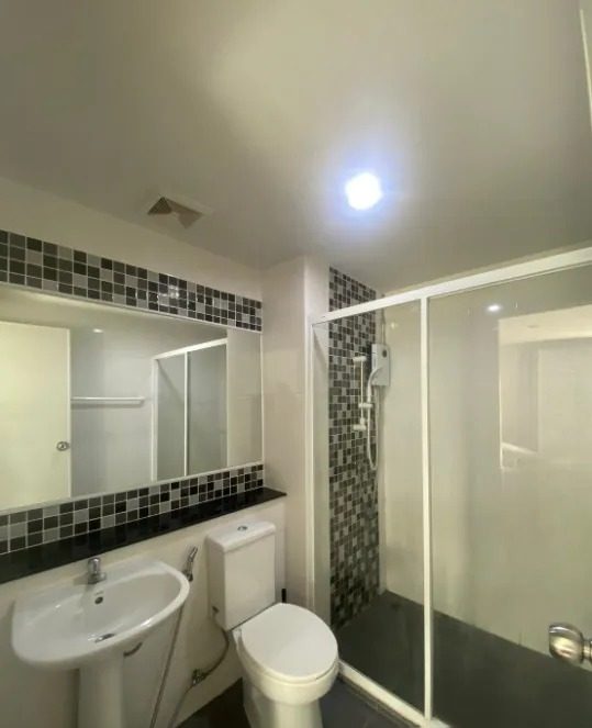1 Bedroom Condo for rent at Regent Home 25 Tiwanon — photo 5
