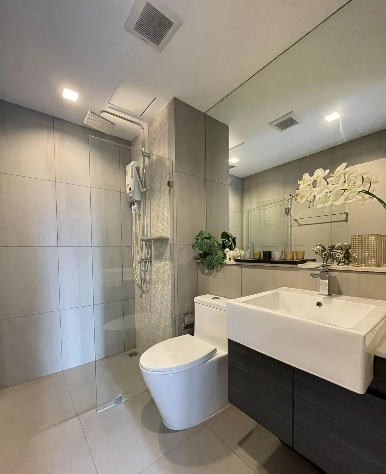 1 Bedroom Condo for rent at The Politan Rive — photo 4