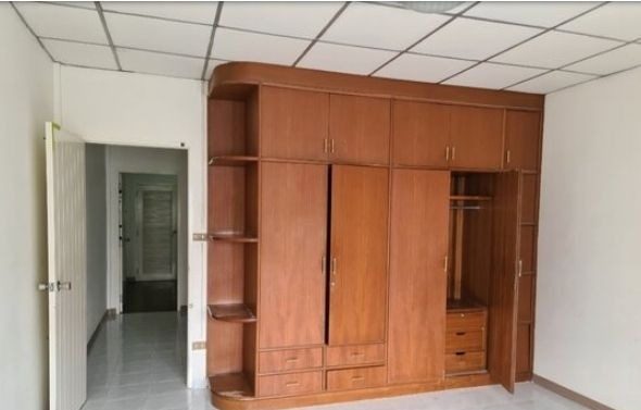 Townhouse for Rent 2 Storeys near Bangkok Life Assurance Headquarters — photo 1