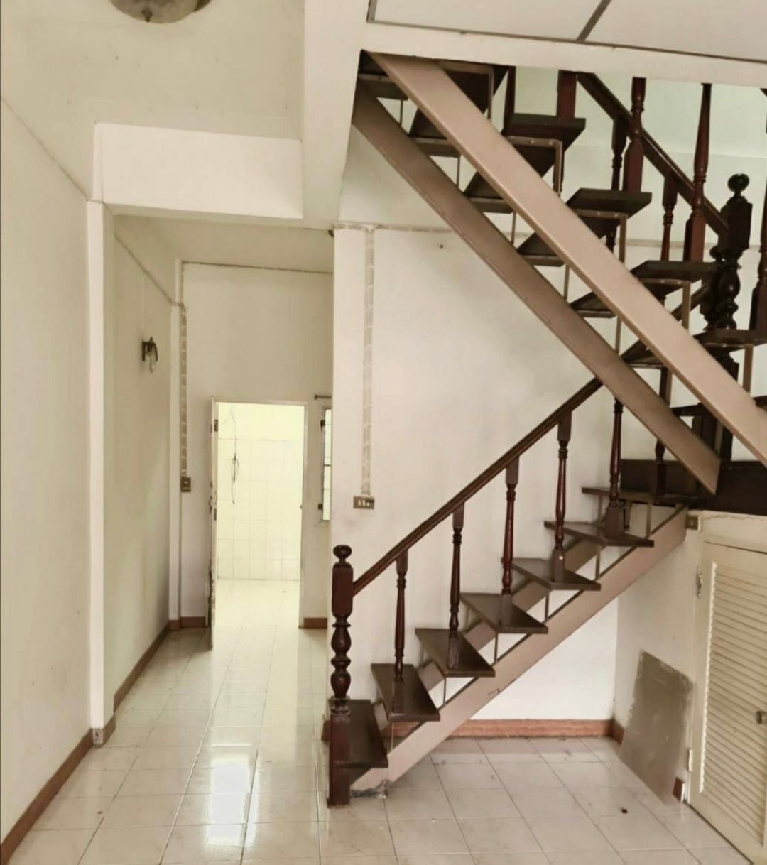 Townhouse for Rent 2 Storeys near Bangkok Life Assurance Headquarters — photo 3