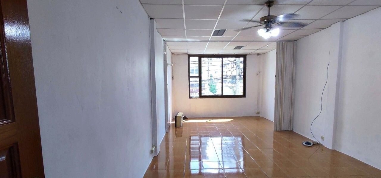 Whole Building for Rent in Talat Khwan — photo 3