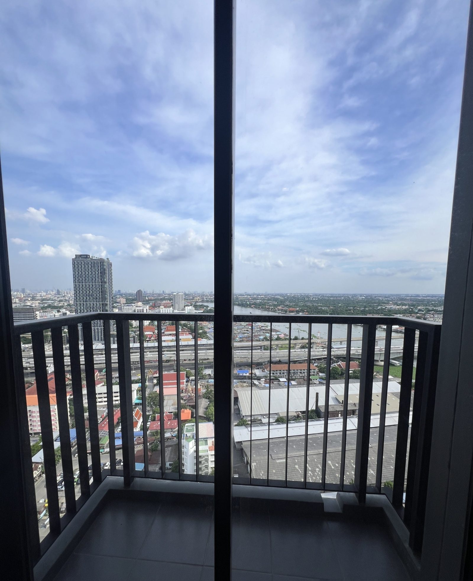 1 Bedroom Condo for rent at The Politan Rive — photo 4