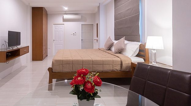 1 Bed Condo — photo 1