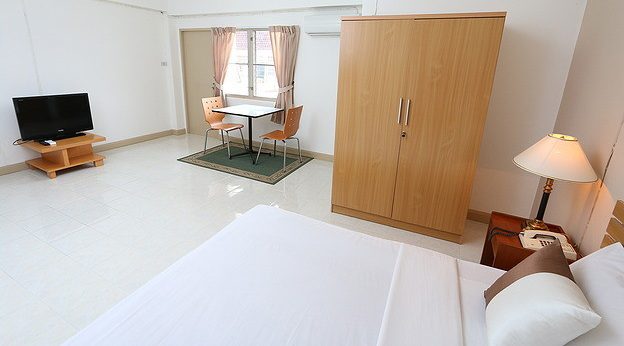 Condo · Huai Khwang, bangkok — photo 1