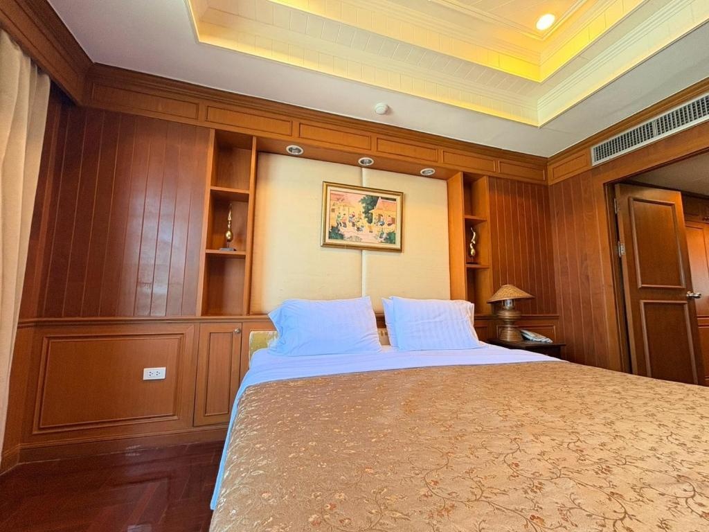1 Bed Condo — photo 3