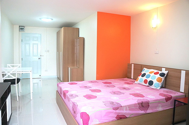 1 Bed Condo · Khlong San, bangkok — photo 1