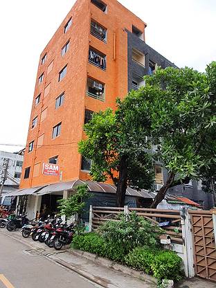 Condo · Wang Thonglang, bangkok — photo 1