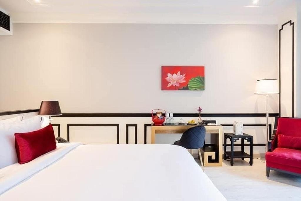 1 Bed Condo — photo 2