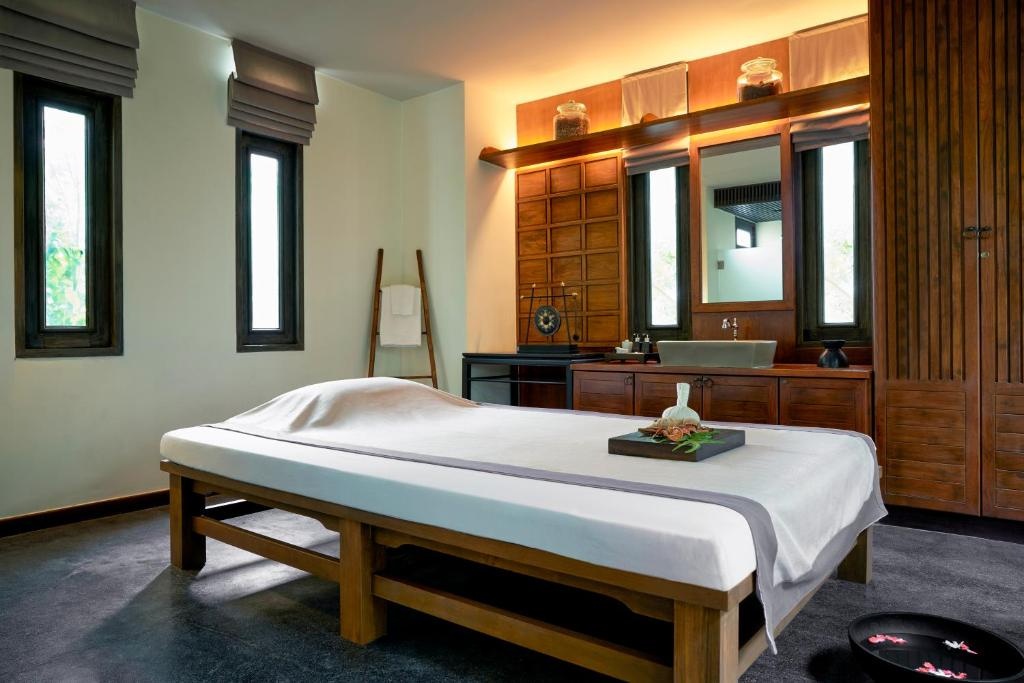 1 Bed Condo — photo 3