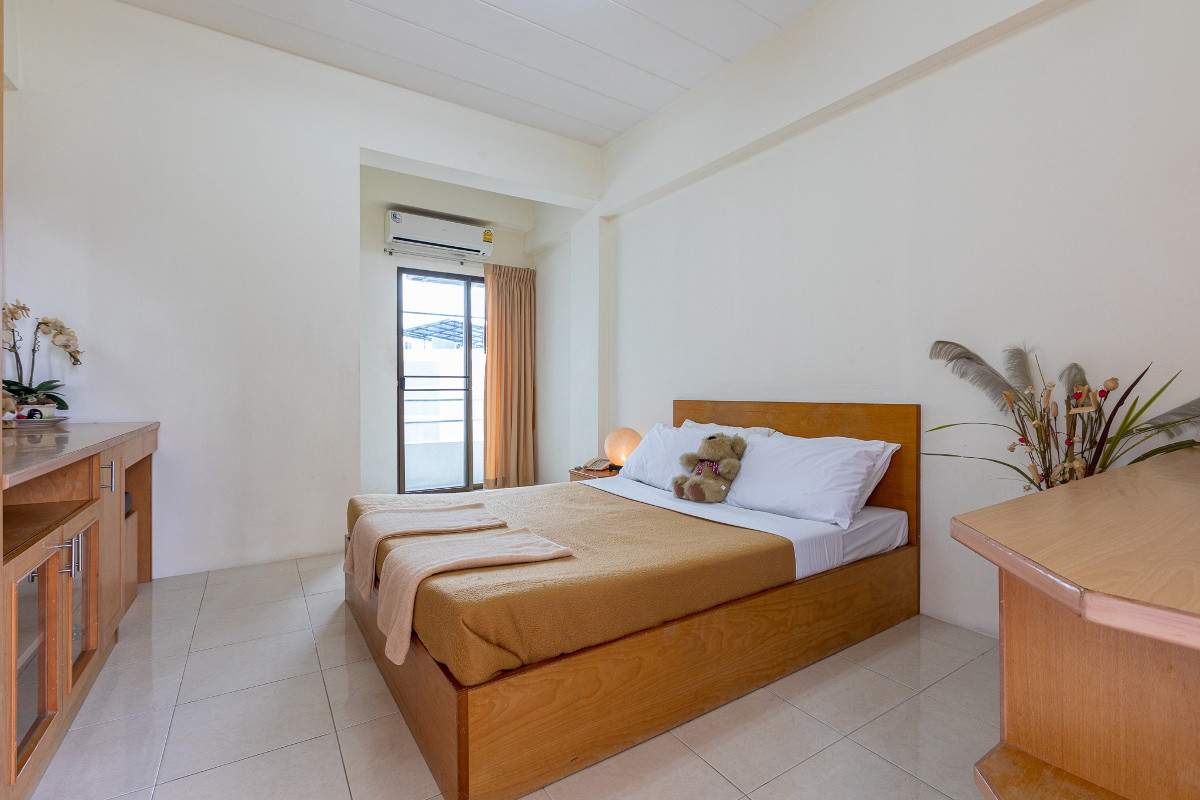 Condo · Wang Thonglang, bangkok — photo 1
