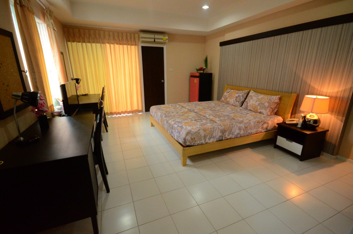 Condo — photo 3