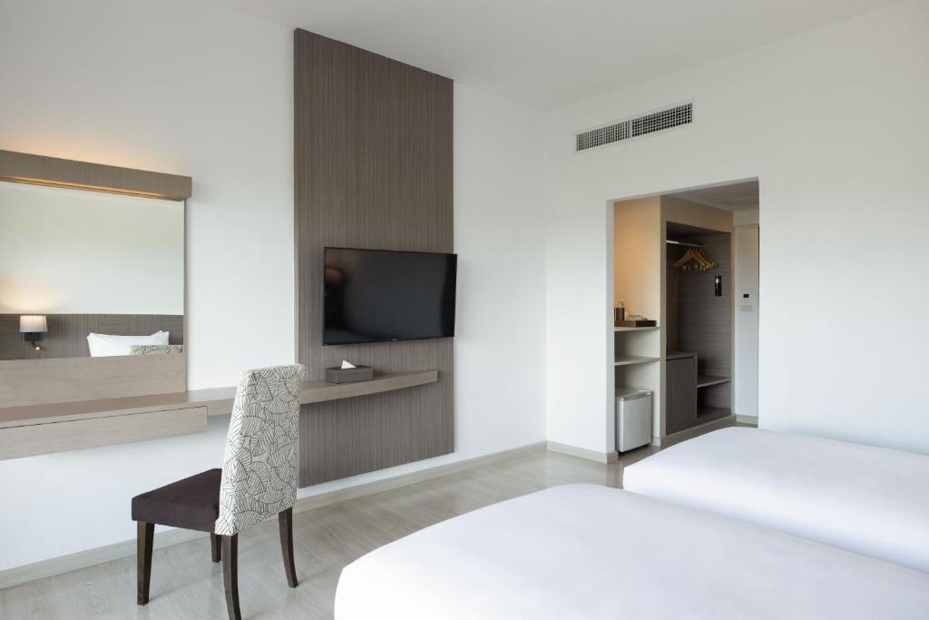 1 Bed Condo — photo 1