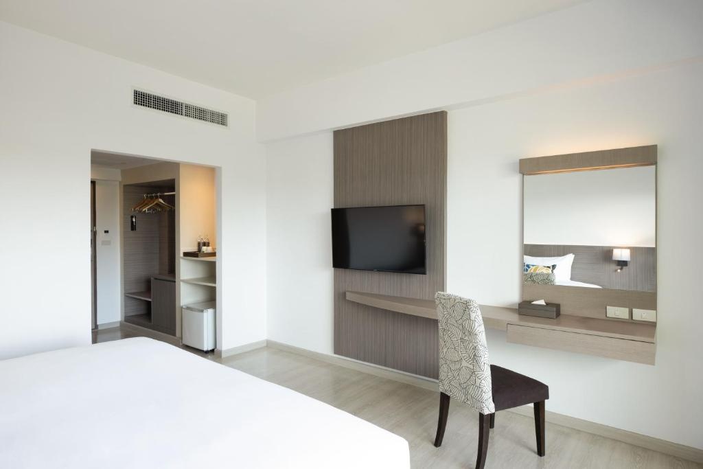 1 Bed Condo — photo 3