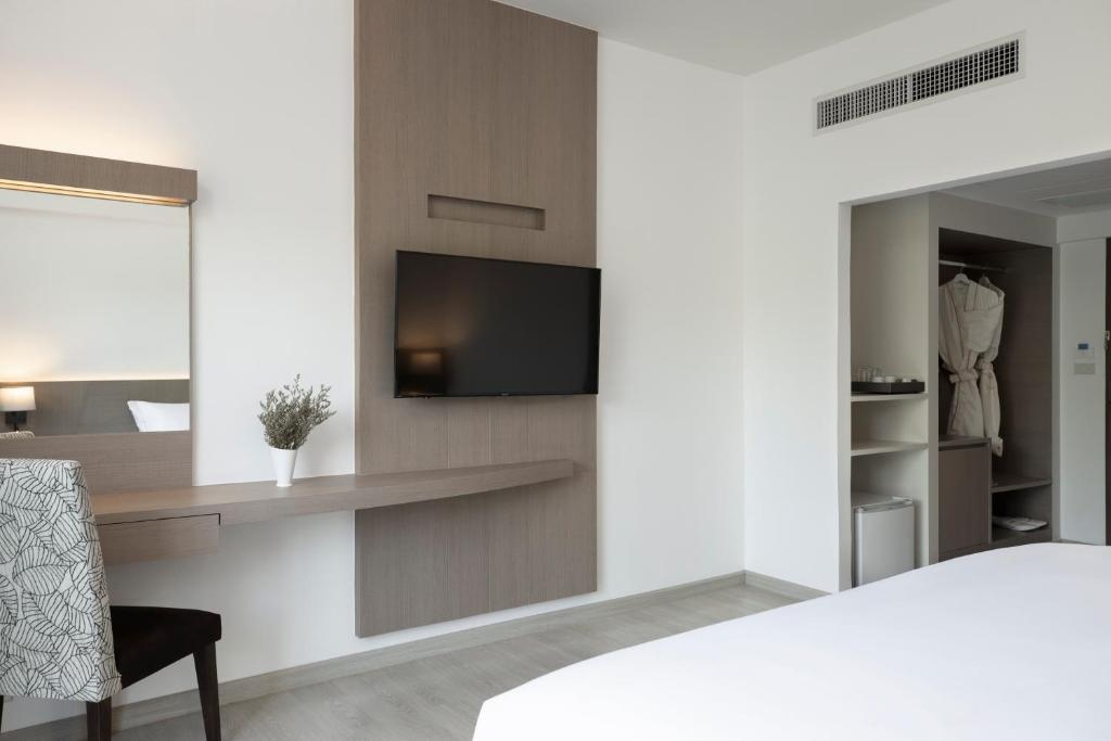 1 Bed Condo — photo 5