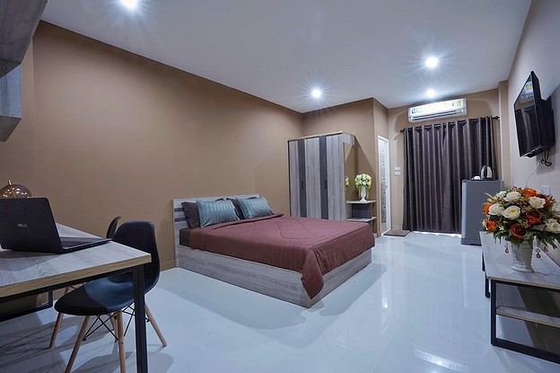 1 Bed Condo — photo 2