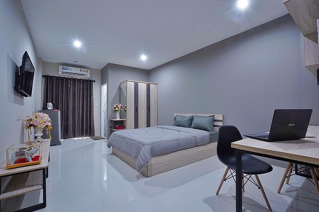 1 Bed Condo — photo 1