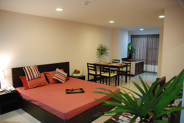 Condo · Huai Khwang, bangkok — photo 1