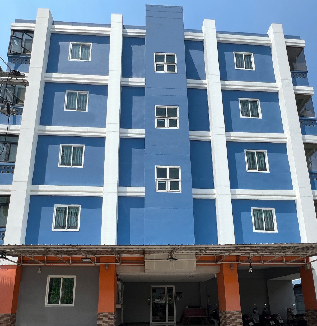 1 Bed Condo — photo 1
