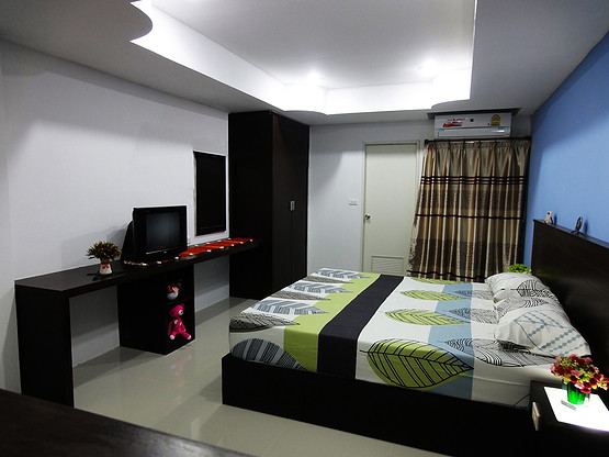 1 Bed Condo — photo 2