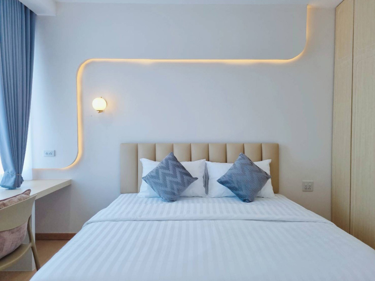 1 Bed Condo — photo 1