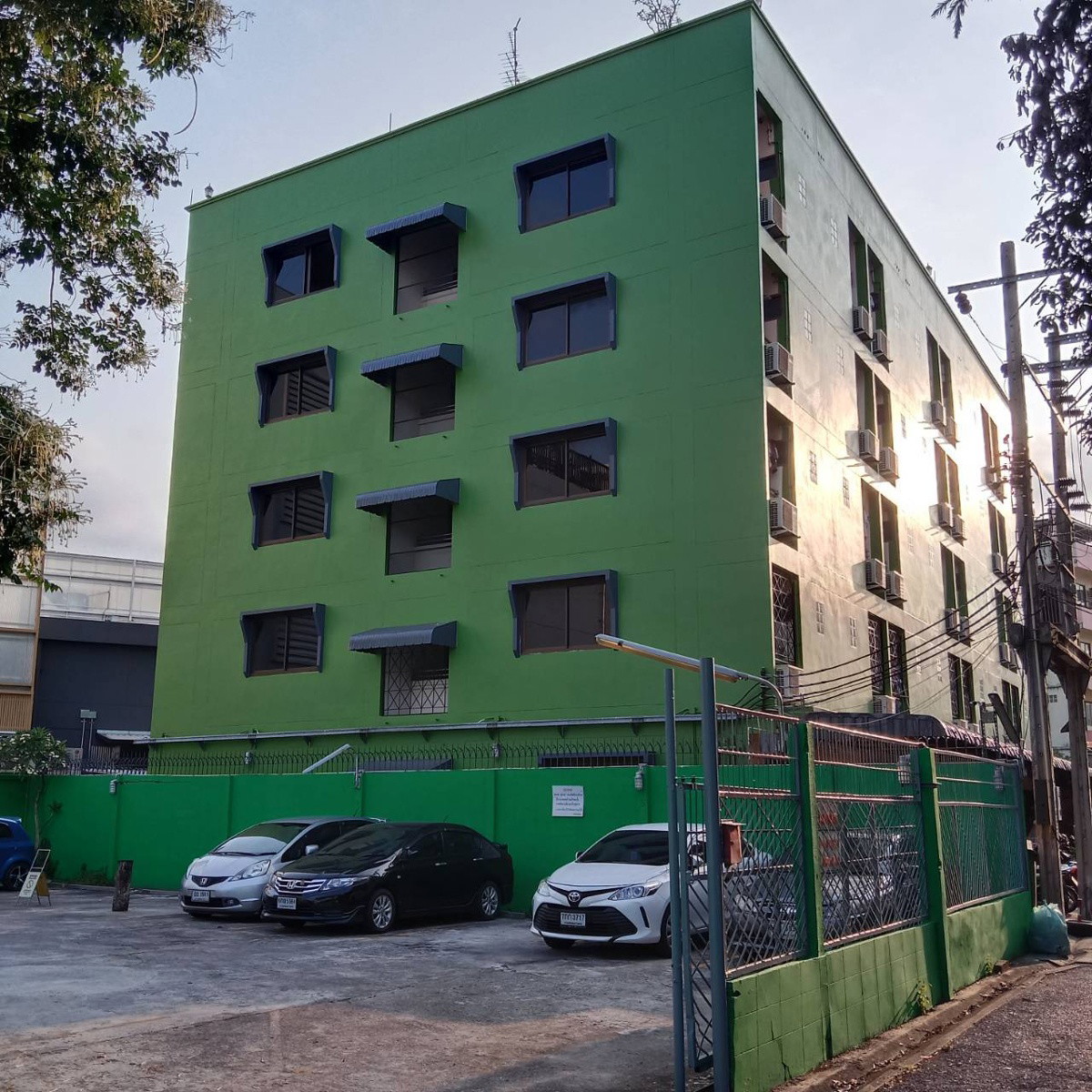 Condo · Wang Thonglang, bangkok — photo 1