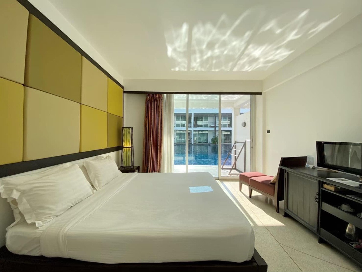 1 Bed Condo — photo 1