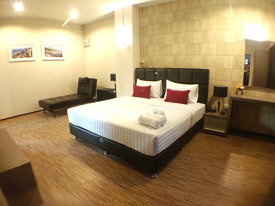1 Bed Condo — photo 4