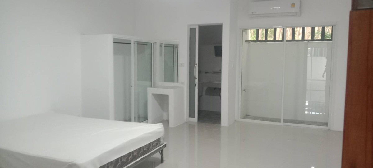 1 Bed Condo — photo 1