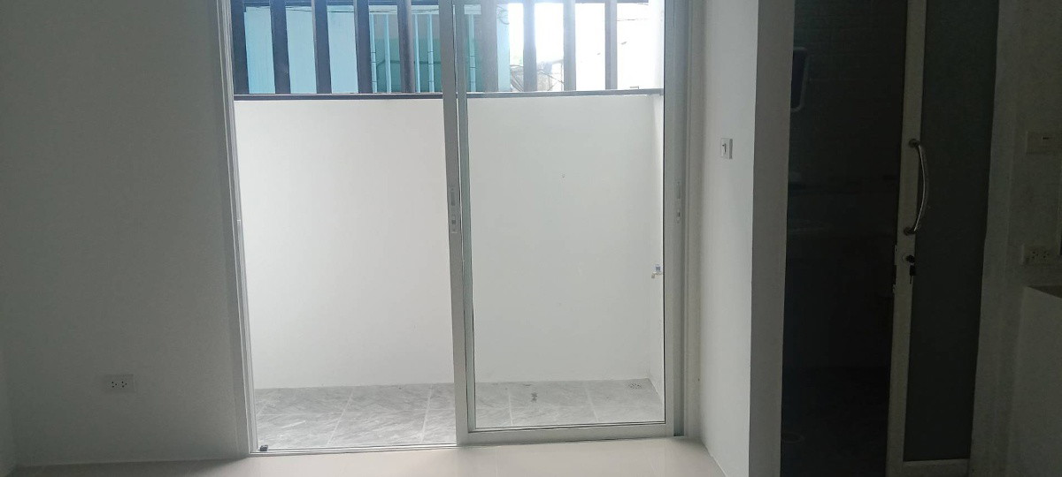 1 Bed Condo — photo 2