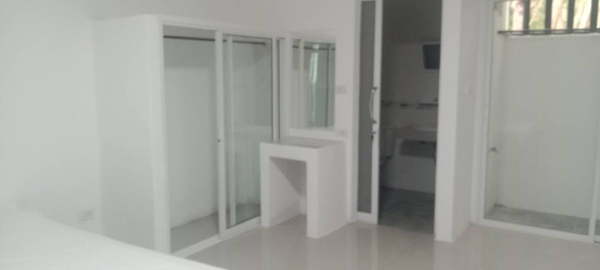 1 Bed Condo — photo 3
