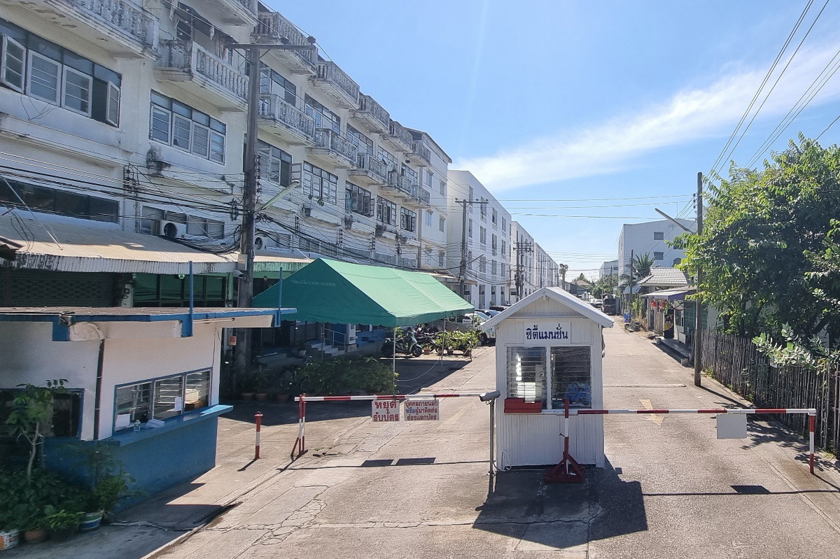 Condo · Bang Khae, bangkok — photo 1