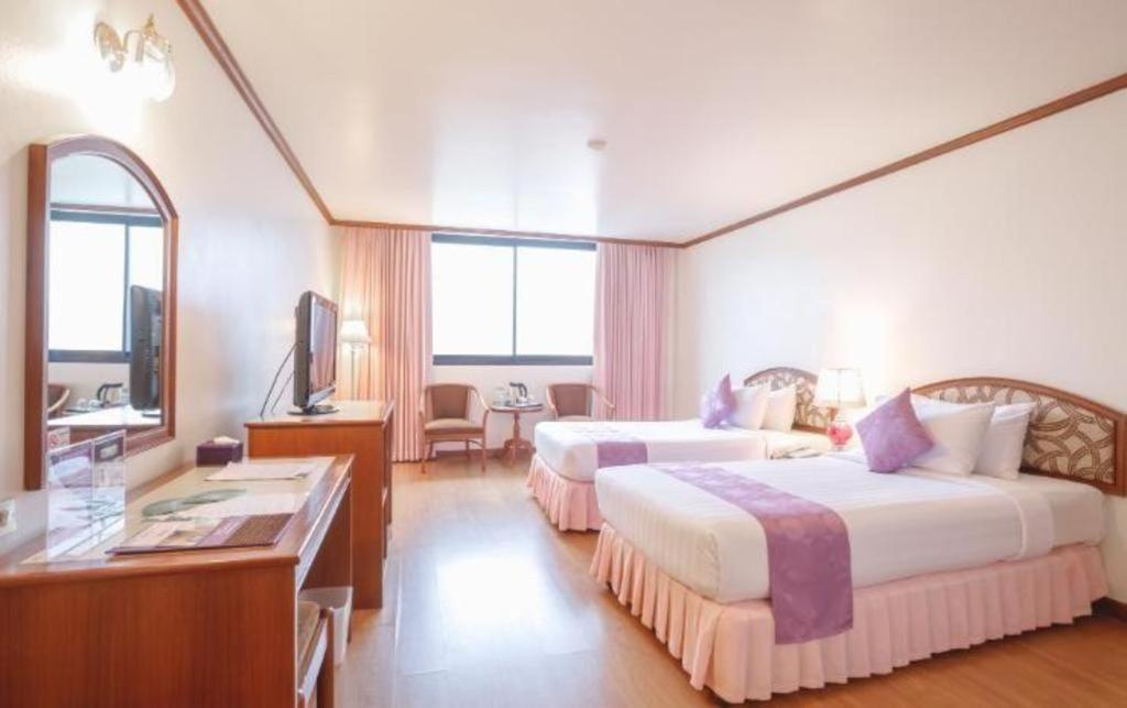 1 Bed Condo — photo 3