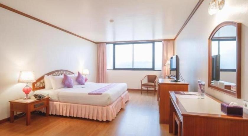 1 Bed Condo — photo 2