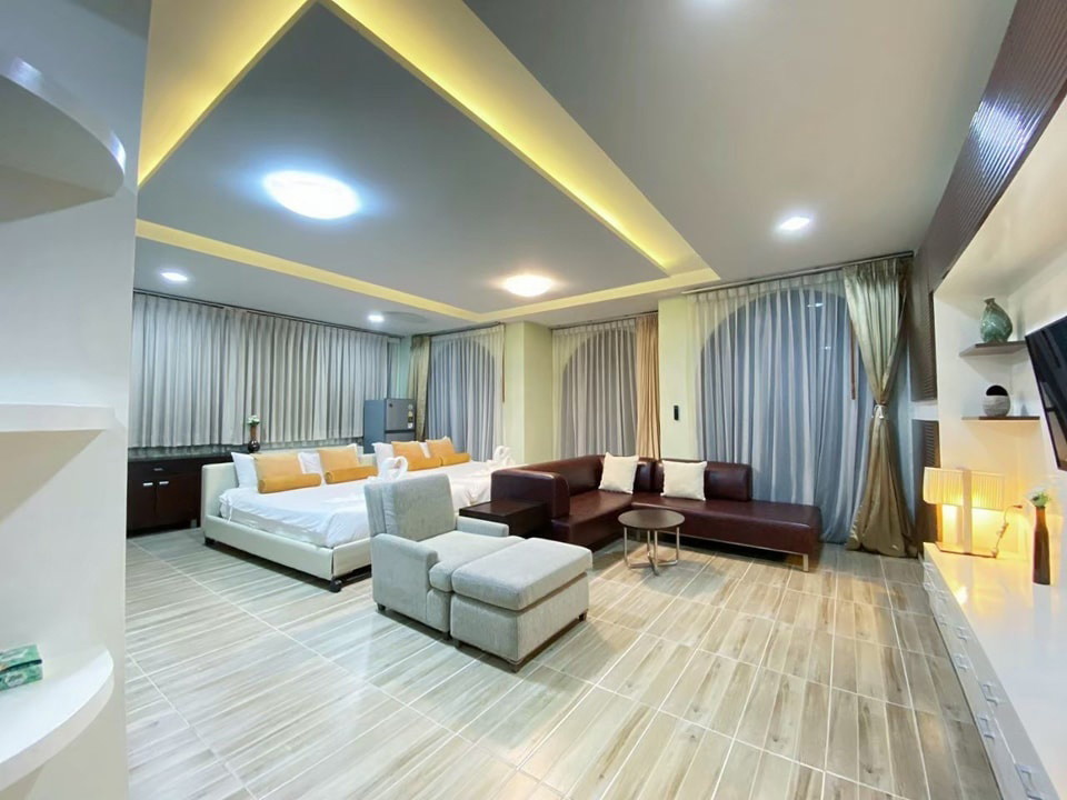 1 Bed Condo — photo 3