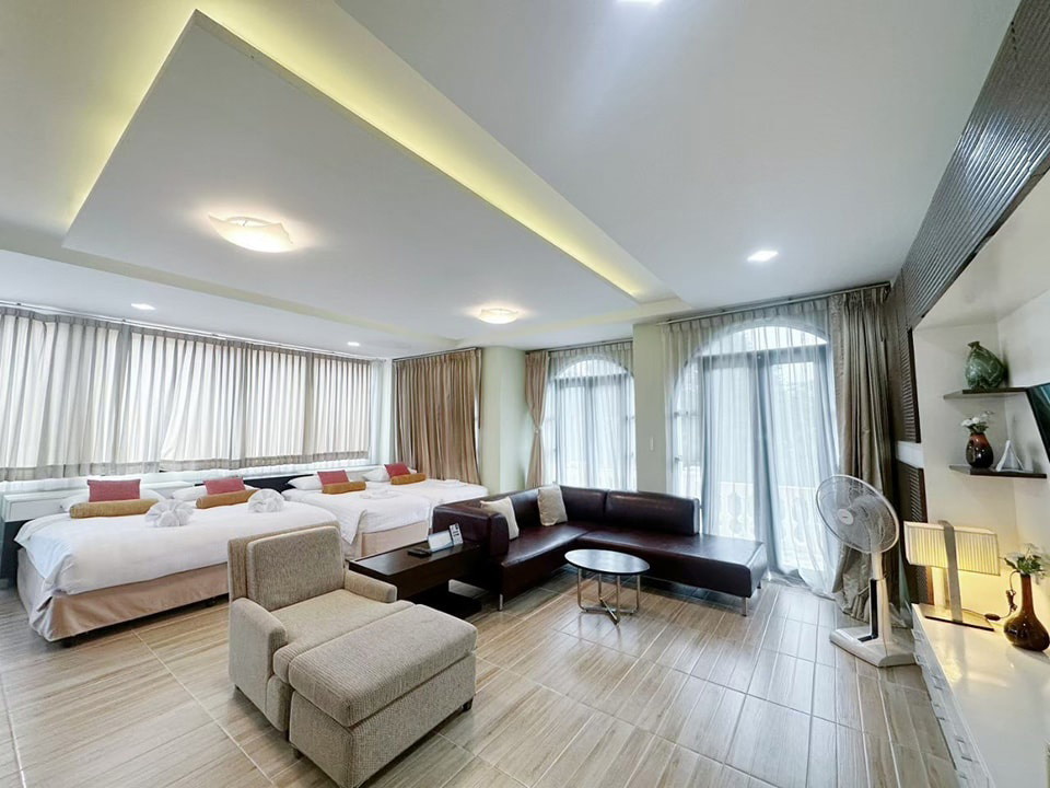 1 Bed Condo — photo 2