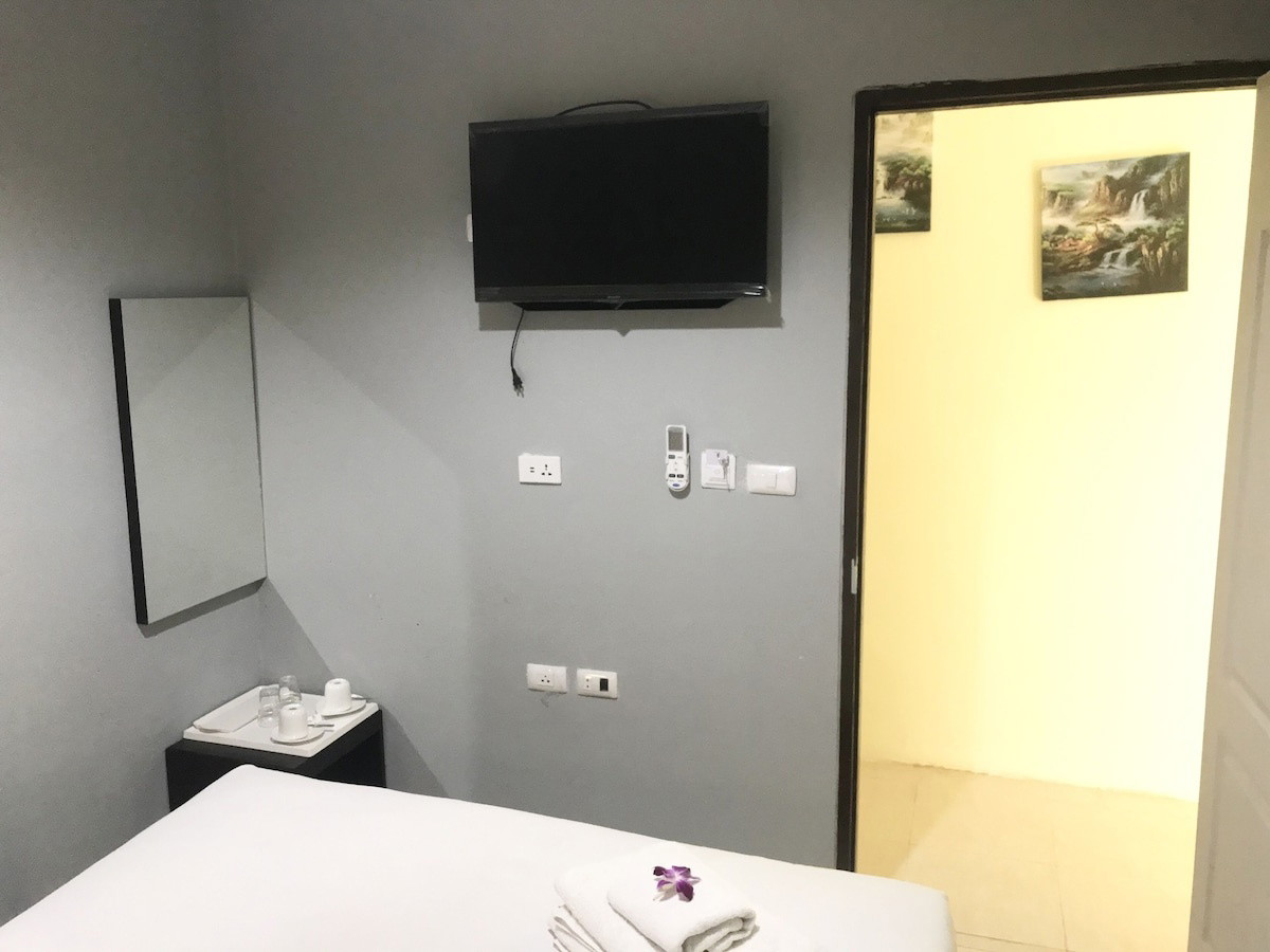 1 Bed Condo · Khlong Toei, bangkok — photo 2
