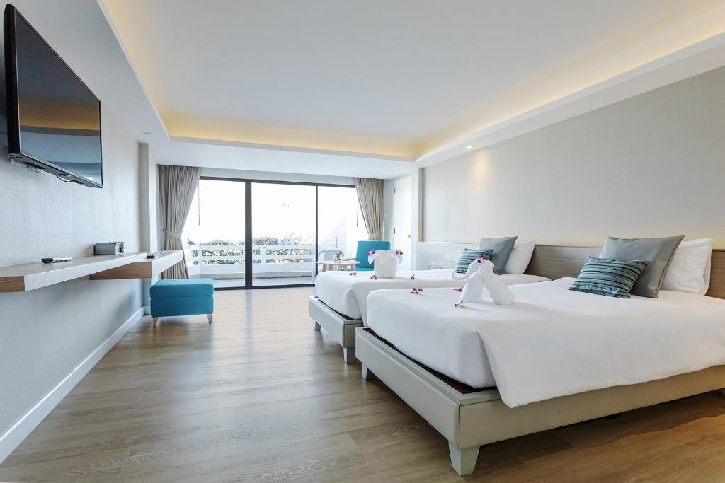 1 Bed Condo — photo 1