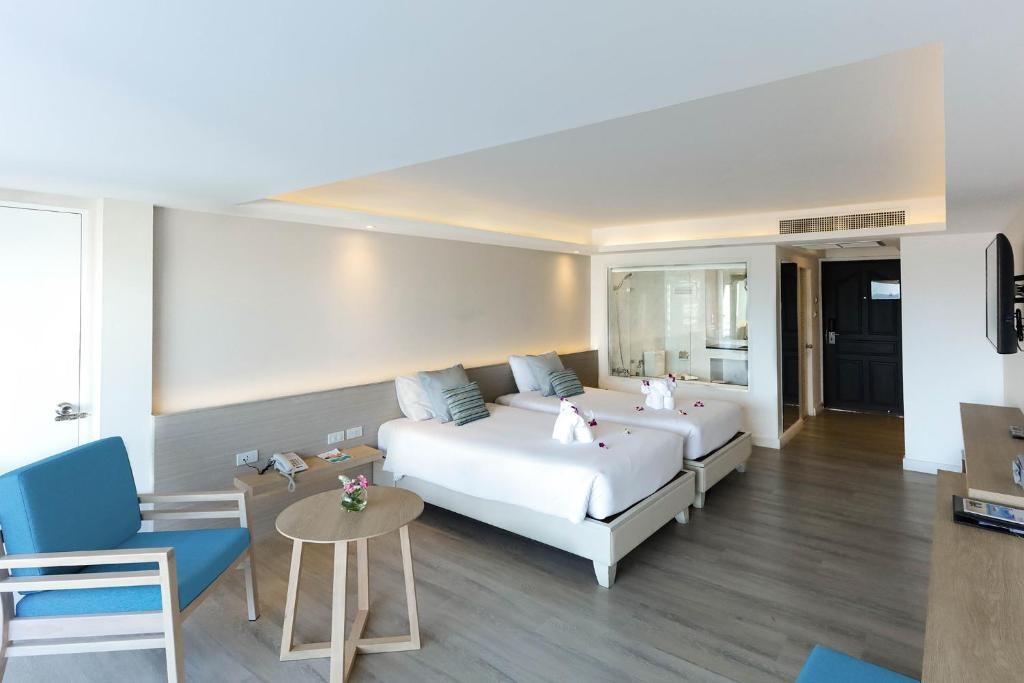 1 Bed Condo — photo 2