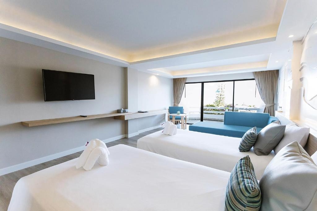 1 Bed Condo — photo 3