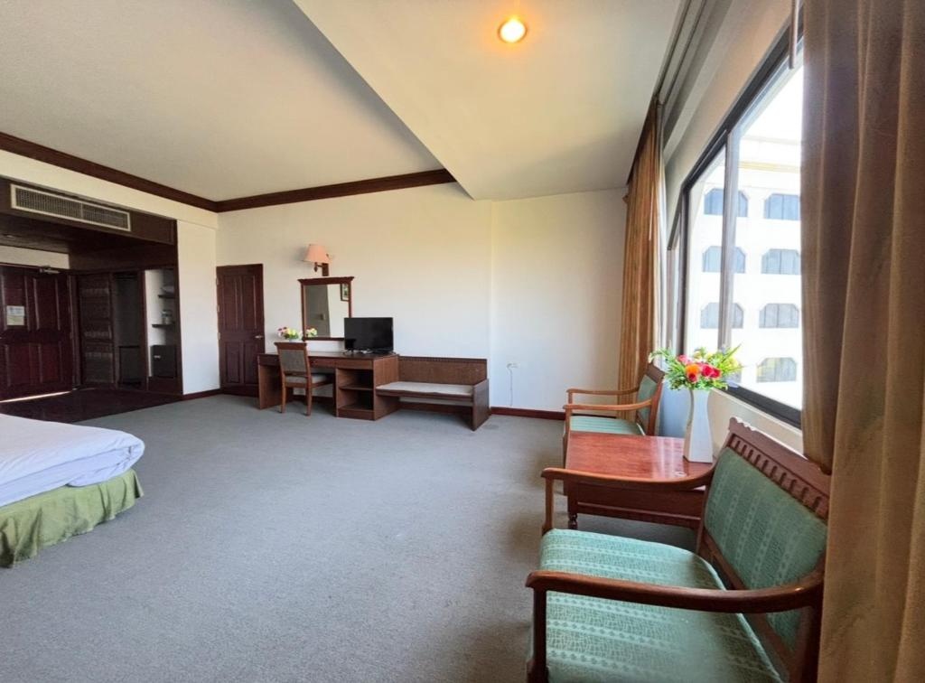 1 Bed Condo — photo 4