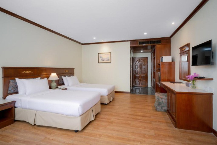 1 Bed Condo — photo 1