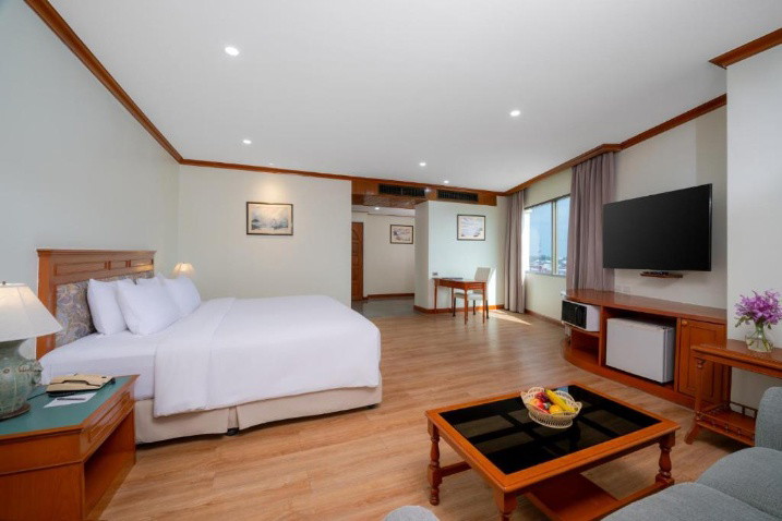 1 Bed Condo — photo 2